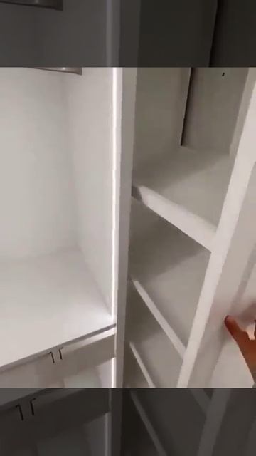 Как вам такая гардеробная? 👍  Если хорошо продумать планировку, место под гардеробную можно выдели