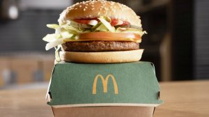 Мы должны атаковать McDonalds?  премьер Неофашистской Италии Джорджа Мелони