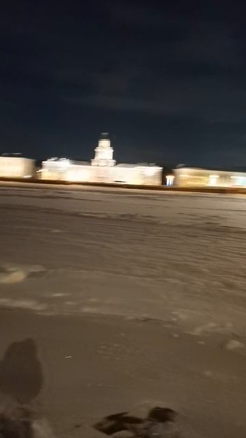 Нева зимой у Дворцового моста в Санкт-Петербурге. смотреть онлайн