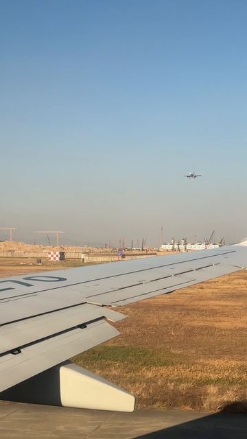 Что-то взорвалось прямо перед самолетом!!! смотреть онлайн