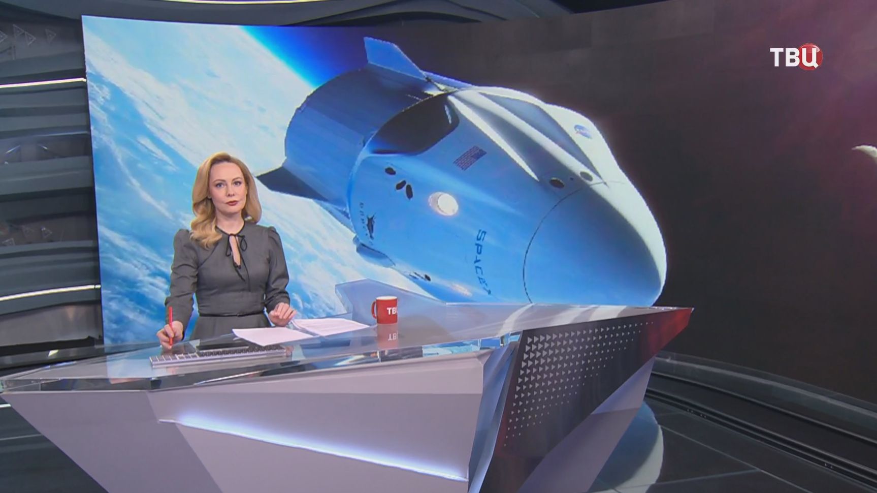 В Калифорнии ожидают приводнения корабля Crew Dragon смотреть онлайн