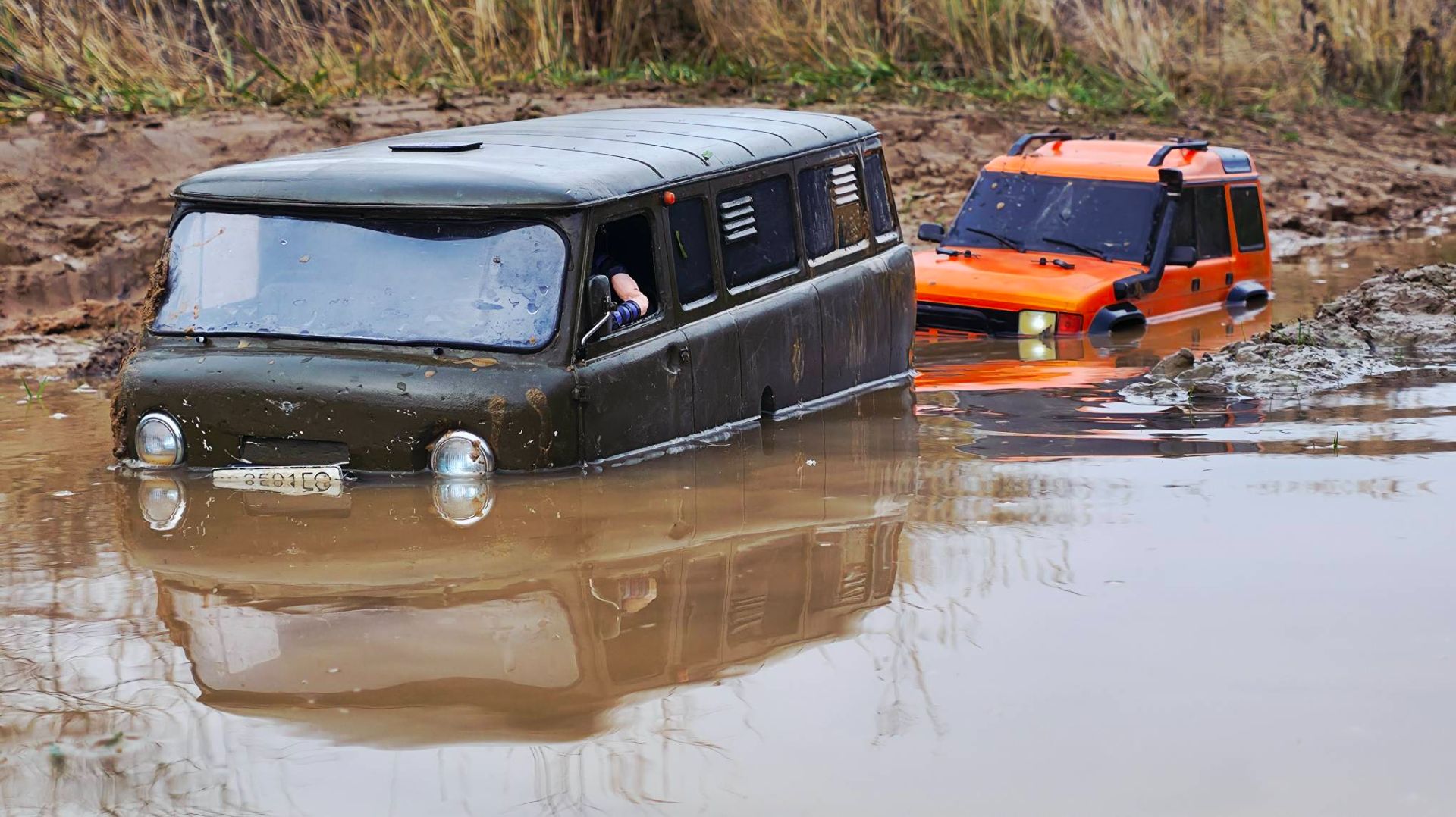 Я не понял, а зачем брать LR Discovery, если УАЗ БУХАНКА круче и дешевле!? ... RC OFFroad 4x4 смотреть онлайн