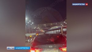 В Уфе образовалась пробка из-за сломавшегося трамвая