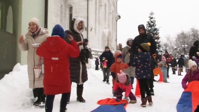 «Святочные гуляния» в храмовом комплексе преподобного Сергия Радонежского на Рязанке смотреть онлайн
