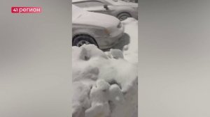 НОЧЬЮ РАБОТЕ ДОРОЖНИКОВ МЕШАЛИ БРОШЕННЫЕ АВТОМОБИЛИ • БЕЗ КОММЕНТАРИЕВ