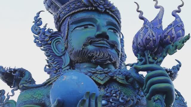 Сказочный Синий храм в Чианграе, Таиланд - Wat Rong Seur Ten. Blue Temple in Chiang Rai смотреть онлайн