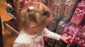 Идем в замок принцессы и катаемся на аттракциона (1)