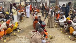 Раздача пищи, кормление. Садху Сева.