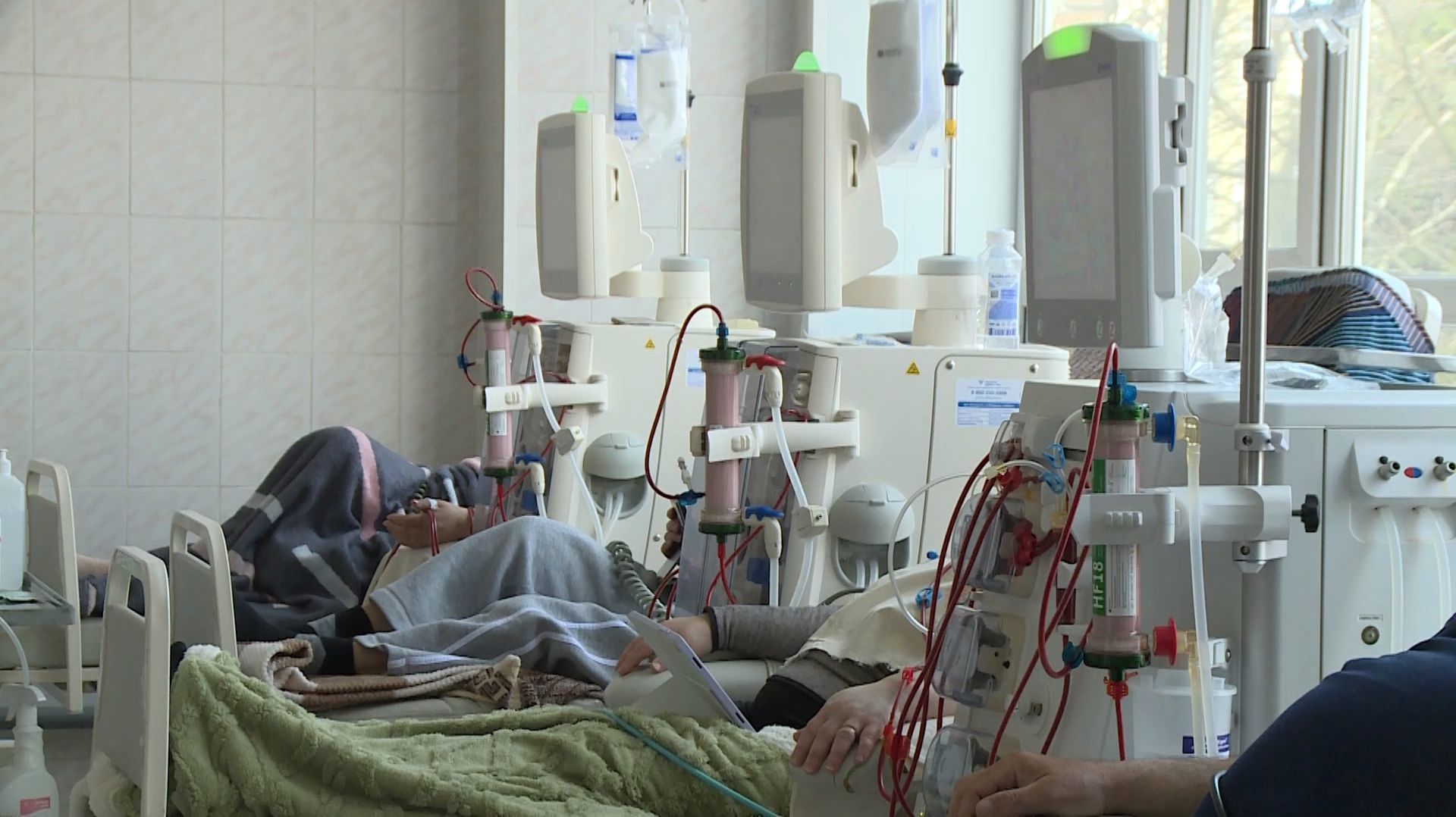 Жизнь на диализе: как пациенты адаптируются к новой реальности смотреть онлайн