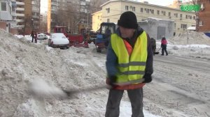 Ежедневно почти 400 рабочих борются в последствиями снегопадов во дворах Уфы