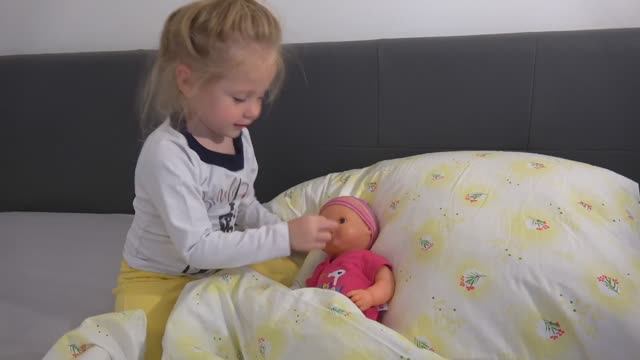 Кукла и её Обычное Утро Рутина смотреть онлайн