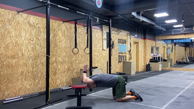 Растяжка широчайших на лавке / Bench Lat Stretch смотреть онлайн