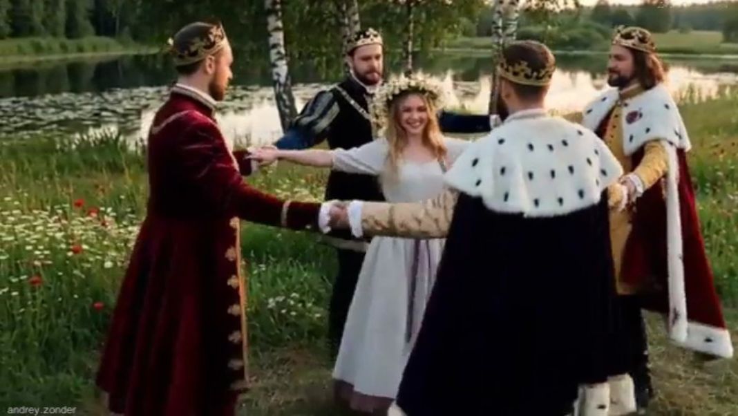 Хочу мужа, хочу мужа, хочу мужа я - графа, герцога, барона или короля... смотреть онлайн