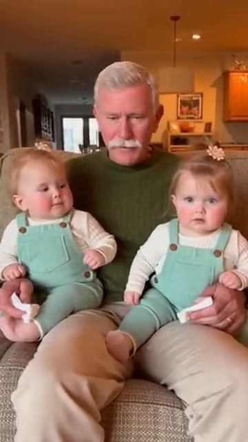 Grandpa Says Achoo And Twin Babies Try To Copy It Perfectly funny shortsviral cutebaby смотреть онлайн