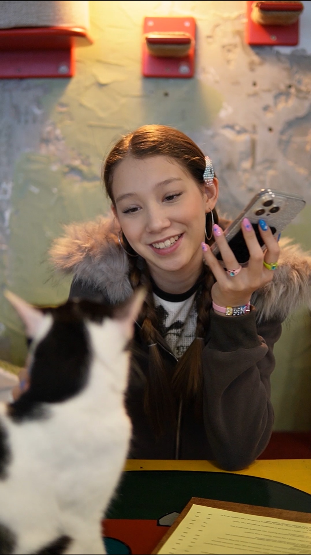 А ваши родители когда-нибудь так сильно вас опекали на свидании? ➡️ бэки со съемок в моем ТГ смотреть онлайн