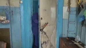 Сотрудники МЧС России продолжают помогать людям во время прохождения циклона на Камчатке