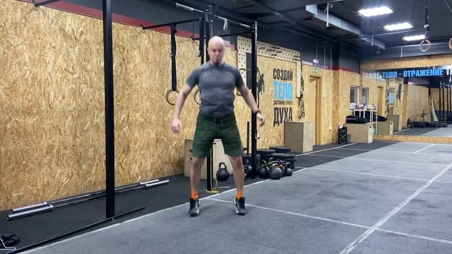 Выпрыгивания из седа с паузой / Paused Squat Jumps смотреть онлайн