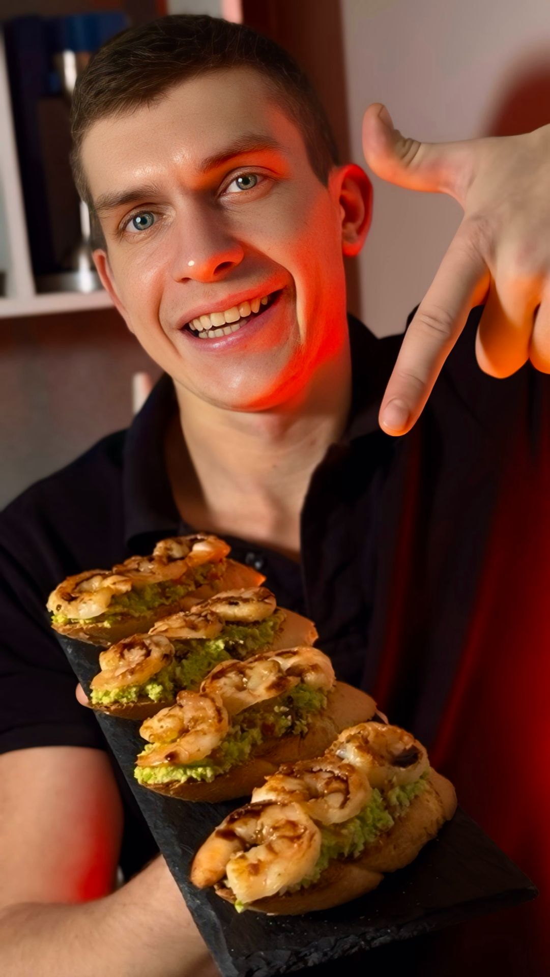 Брускетты с креветками и авокадо смотреть онлайн