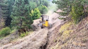 Как грейдер Deere и его оператор починили дорогу