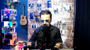 Орала песни Пугачёвой отпружинившая морщинами.