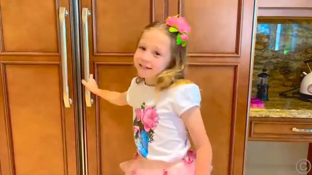 У Насти появились милые веснушки [get.gt] смотреть онлайн