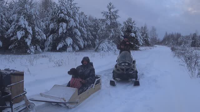 Приехали распилить дрова у родителей и заодно порыбачить . смотреть онлайн