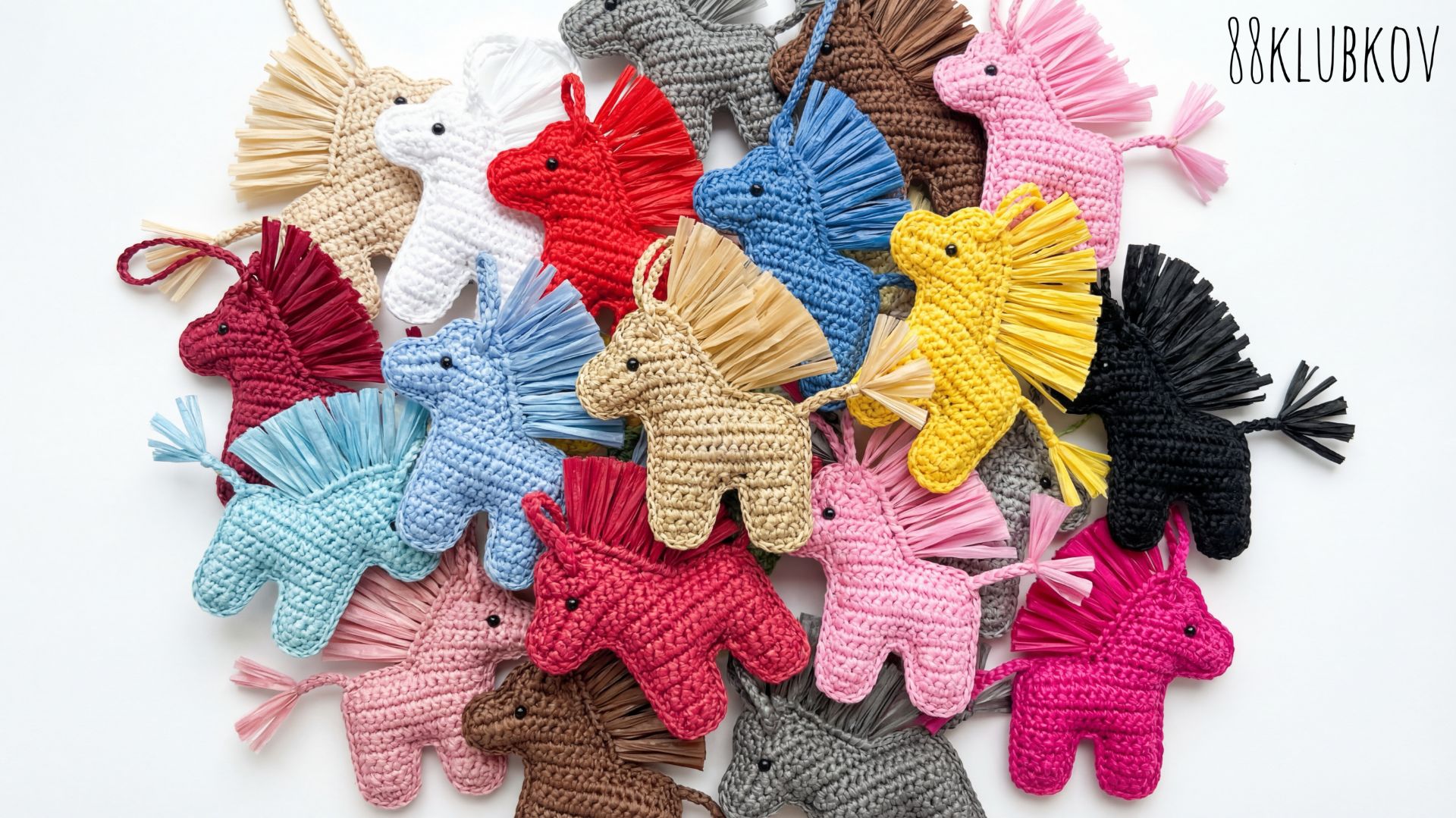 На одном дыхании! Трендовый брелок-обвес лошадка из рафии крючком. Вязание крючком из остатков. смотреть онлайн