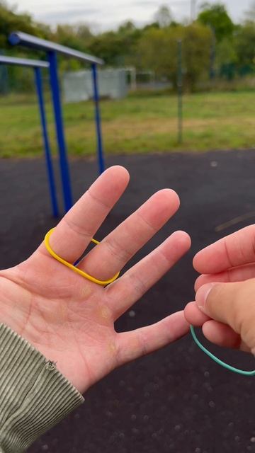 Прикольный фокус с резинкой смотреть онлайн