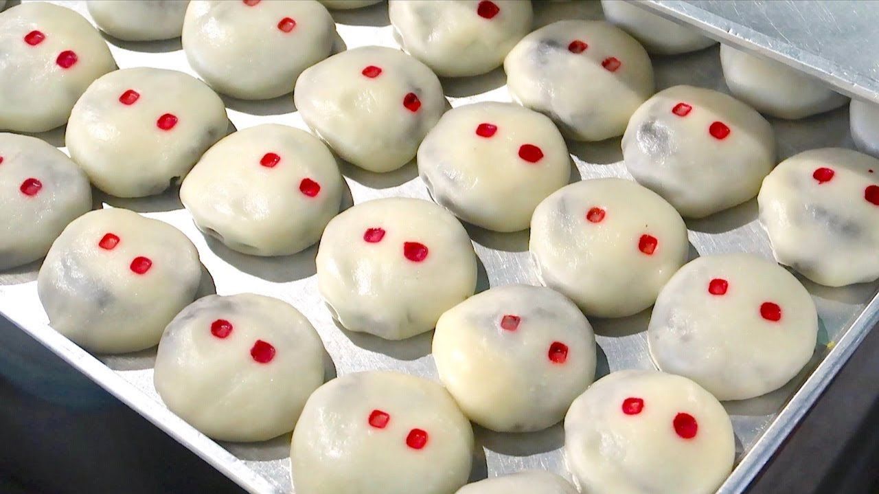 Жареные пирожки — уличная еда на Пхукете, Таиланд смотреть онлайн