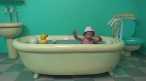 Настя в парке Свинка Пеппа - Аттракционов для детей