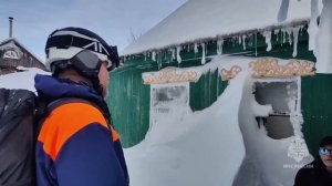 На Камчатке спасатели помогли мужчине добраться до больницы