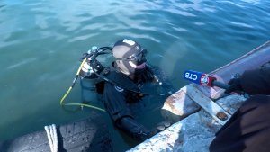 Специалисты Спасательной службы Севастополя обследуют места для крещенских купаний