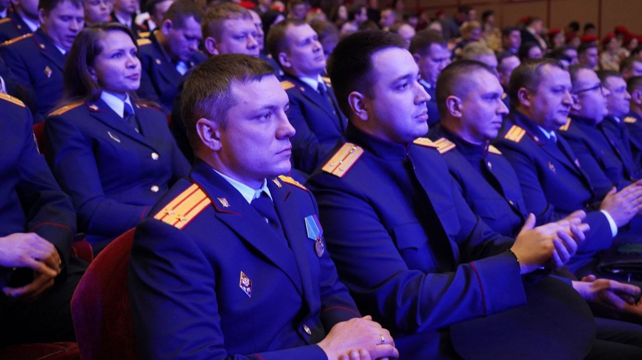 В Брянске сотрудники Следственного комитета отмечают свой профессиональный праздник смотреть онлайн