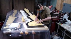 №19 - Закладка внешнего слоя стеклоткани и наполнителя на 2 половине фюза.