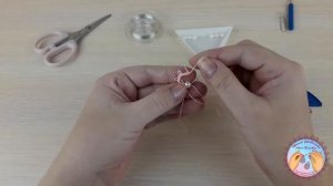 1 способ вертикальное вплетения бусин сверху вниз 1 и 2 челноками