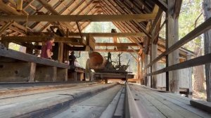 100 летняя работающая лесопилка. США