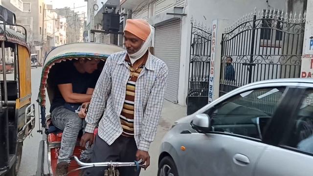 Катались на велорикше! смотреть онлайн