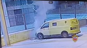 Москвичка задержана полицией за поджог петард под фургоном по указке неизвестных в мессенджере