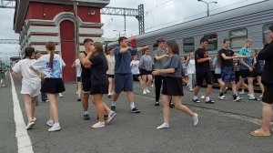 танцы на перроне