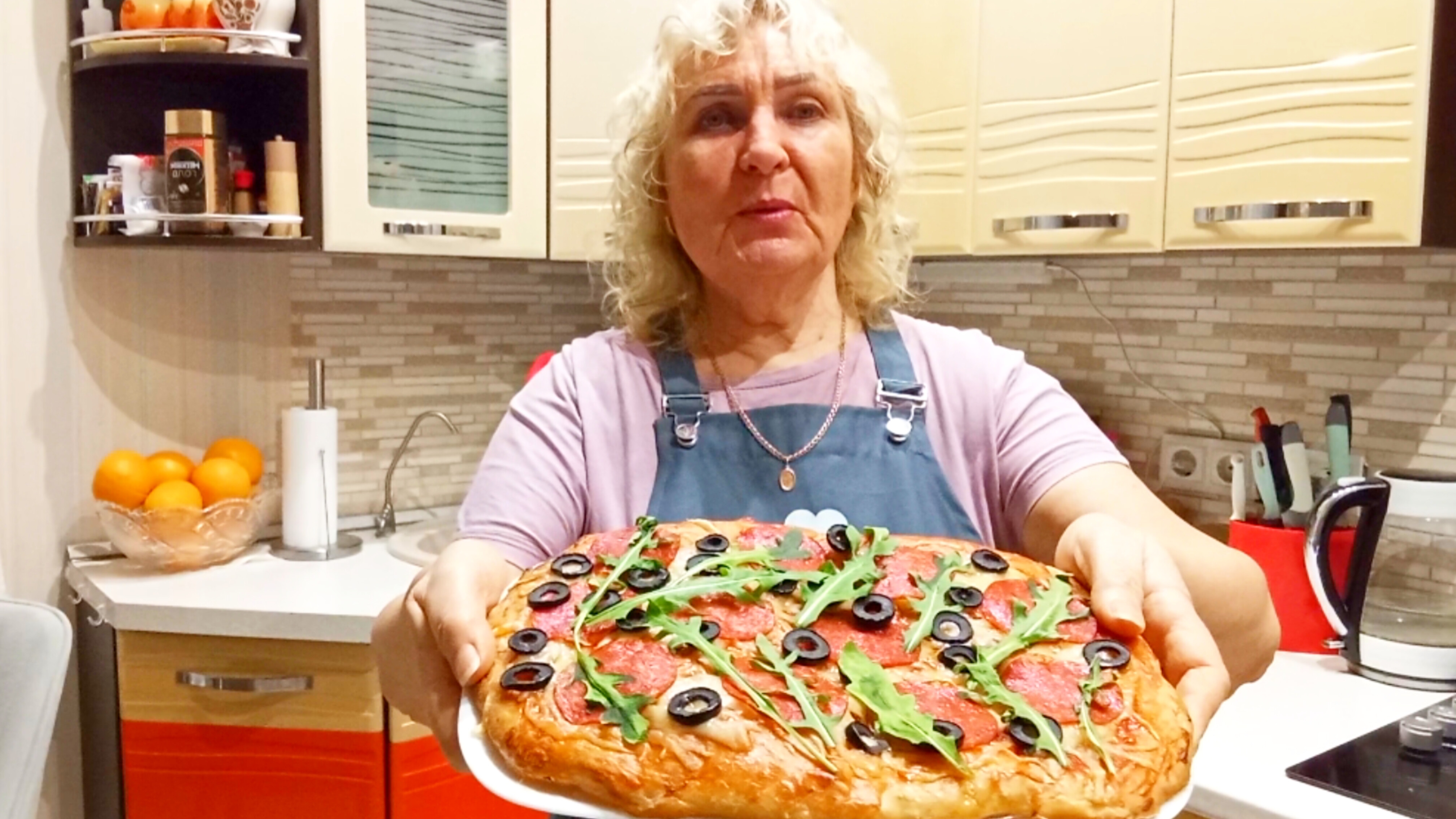 Пинса - воздушное тесто, аппетитная начинка 🧀🫒🥓🍅 смотреть онлайн