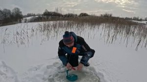 ЛЕСНОЕ ОЗЕРО!!ЩУКА НА ЖЕРЛИЦЫ.Рыбалка на балансир,Зимняя рыбалка на щуку