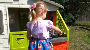 Игрушки и Настя ⧸ Дом с горкой для детей