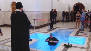 Купания на Крещение: инструкция от врача - противопоказания, подготовка и правила