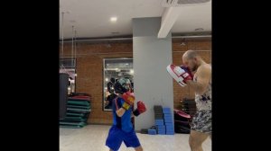 Школа бокса. Ударка, урок 1, основные комбинации + защита