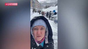 В ОДИН ИЗ ДВОРОВ ПЕТРОПАВЛОВСКА ПРИЕХАЛА СНЕГОУБОРОЧНАЯ ТЕХНИКА • БЕЗ КОММЕНТАРИЕВ