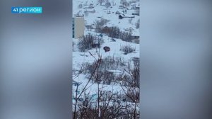 ЧАСТНЫЙ ДОМ ЗАГОРЕЛСЯ В МИКРОРАЙОНЕ КОПАЙ ПЕТРОПАВЛОВСКА, С ПОЖАРА ЭВАКУИРОВАЛИ ДВОИХ ДЕТЕЙ