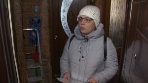 Щенок по имени Пальма, которого привязали к перилам и оставили на улице, ищет хозяев