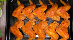 Секрет золотистых куриных КРЫЛЫШЕК в подготовке. Я просто сначала заливаю их