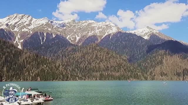 Озеро Рица: между небом и водой