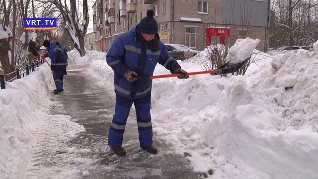 Уборка улиц и дворов от снега смотреть онлайн